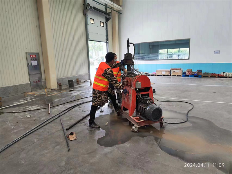 感城镇厂房地面下沉塌陷注浆加固施工